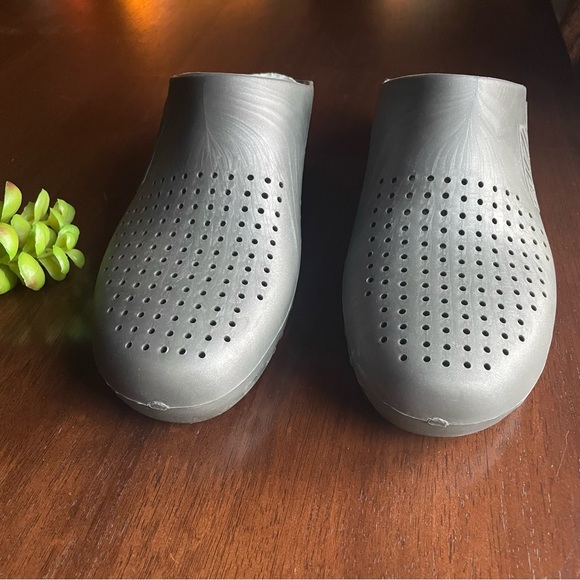 Calzuro Gray Clogs With Holes Size 40-41/Women 10-11 - Picture 3 of 13